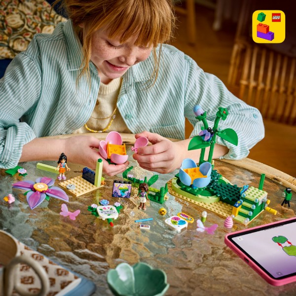 Фото - Конструктор LEGO  Friends Карусель із квітами й чашками та казкова фотобудка (42702)