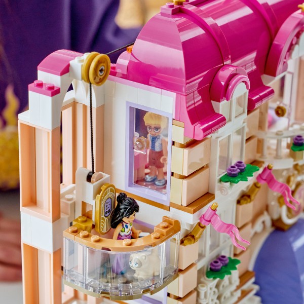 Фото - Конструктор LEGO  Friends Гранд-готель у Хартлейк-Сіті (42704)