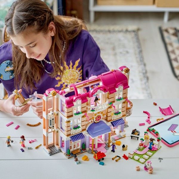 Фото - Конструктор LEGO  Friends Гранд-готель у Хартлейк-Сіті (42704)