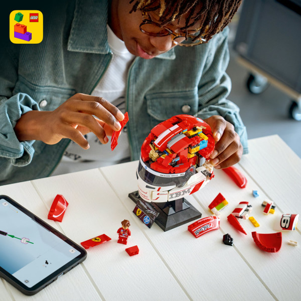 Фото - Конструктор LEGO Editions Formula 1 Шолом Шарля Леклера з команди Scuderia Ferrari HP (43014)