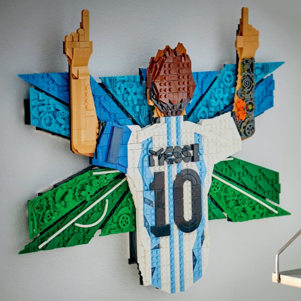 Фото - Конструктор LEGO Editions Football Ліонель Мессі — святкування (43018)