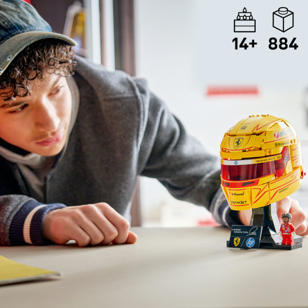 Фото - Конструктор LEGO Editions Formula 1 Шолом Льюїса Гамільтона з команди Scuderia Ferrari HP (43022)