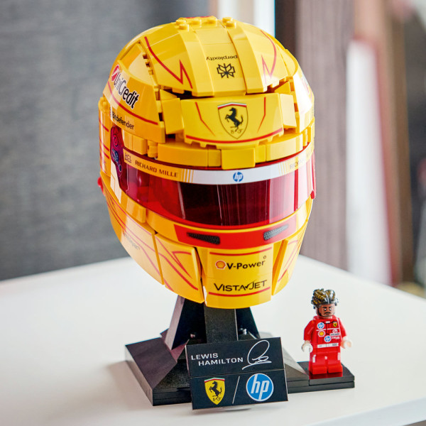 Фото - Конструктор LEGO Editions Formula 1 Шолом Льюїса Гамільтона з команди Scuderia Ferrari HP (43022)