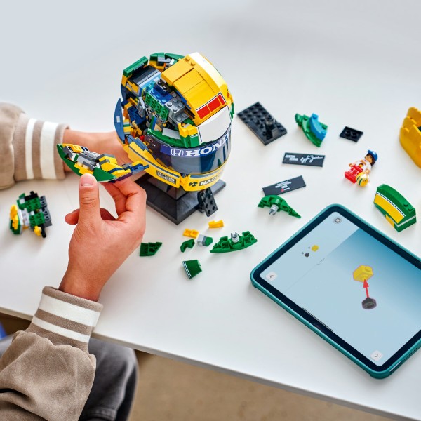 Фото - Конструктор LEGO Editions Formula 1 Шолом Айртона Сенни (43024)