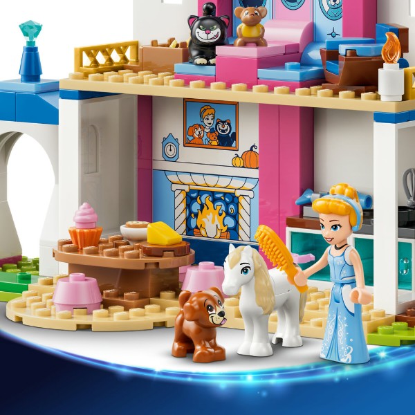 Фото - Конструктор LEGO  Disney Princess Замок Попелюшки та її друзів-тварин (43283)