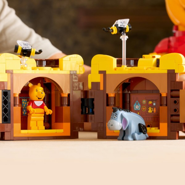 Фото - Конструктор LEGO Disney Classic Винни-Пух (43300)