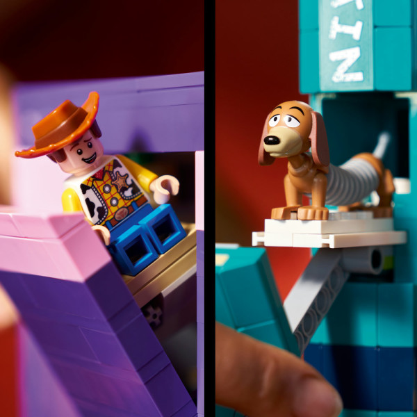 Фото - Конструктор LEGO Disney Pixar Книжные подставки «Собачка Спиралька» из «Истории игрушек» (43301)