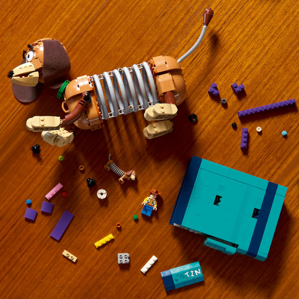 Фото - Конструктор LEGO Disney Pixar Книжные подставки «Собачка Спиралька» из «Истории игрушек» (43301)
