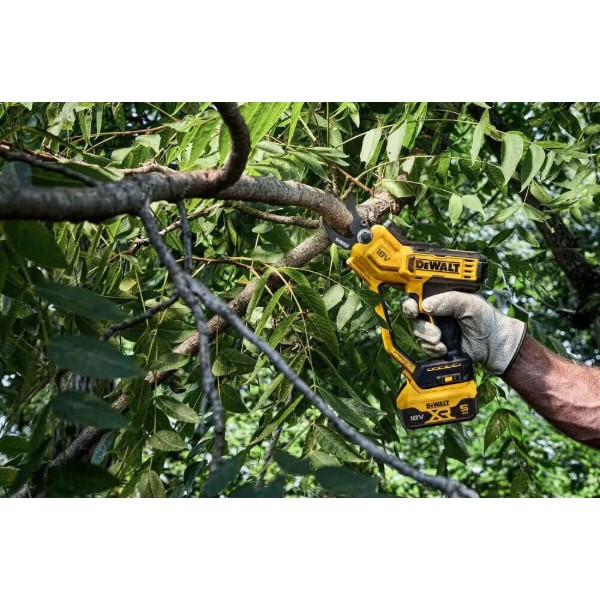 Фото - Секатор аккумуляторный DeWALT DCMPP568P1