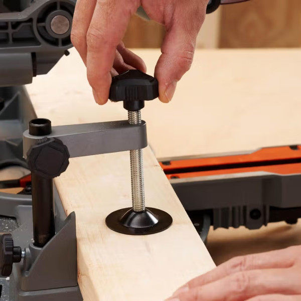 Фото - Пила торцева Black&Decker BES702