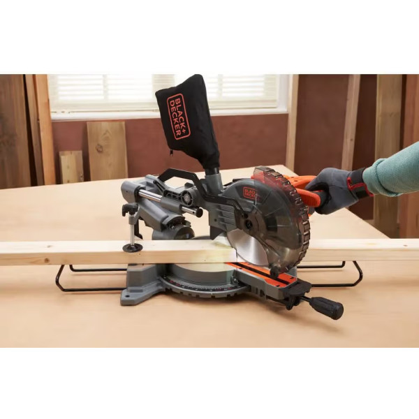 Фото - Пила торцева Black&Decker BES702