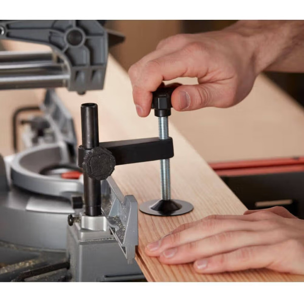 Фото - Пила торцева Black&Decker BES700