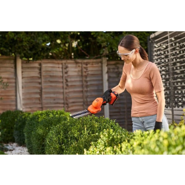 Фото - Кусторез-ножницы аккумуляторные Black&Decker BCSS18D1