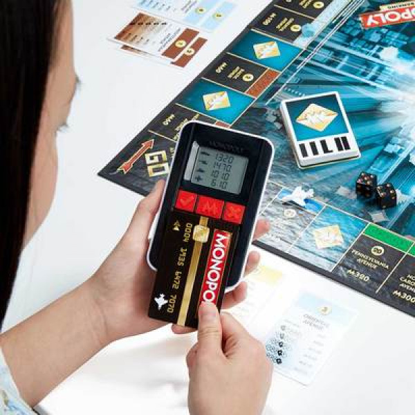 Фото - Настольная игра Hasbro Монополия с банковскими картами (русский язык) (B6677)