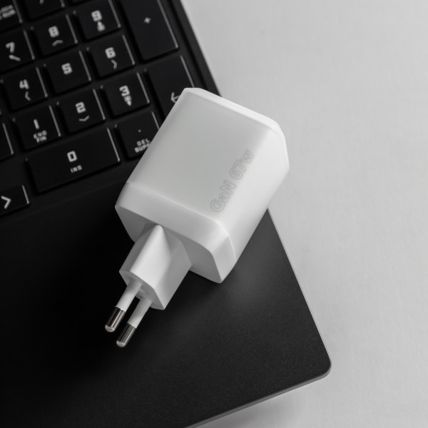 Фото - Сетевое зарядное устройство Proove Pure GaN Max 67W (Type-C + Type-C) White (WCPU67022202)