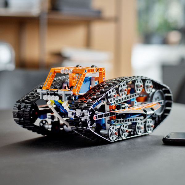 Фото - Конструктор LEGO Technic Машина-трансформер на керуванні з додатка. (42140)
