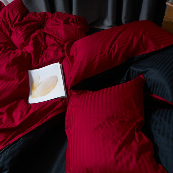 Фото - Комплект постільної білизни Moon&Star Satin Stripe Dark Romance 160х220х2 см нав. 2х50х70 (MS-820008571)