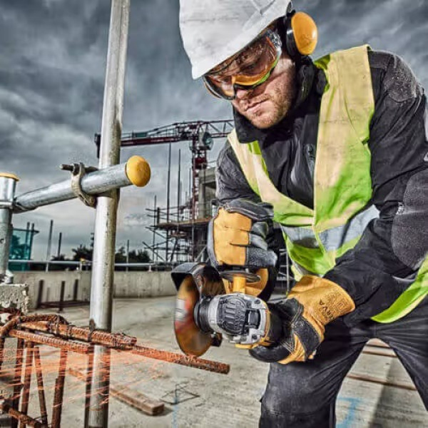 Фото - Болгарка DeWALT 18 B XR Li-lon (DCG406NT)