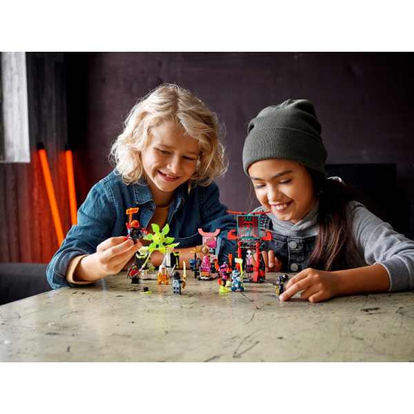 Фото - Конструктор LEGO NINJAGO Киберрынок (71708)
