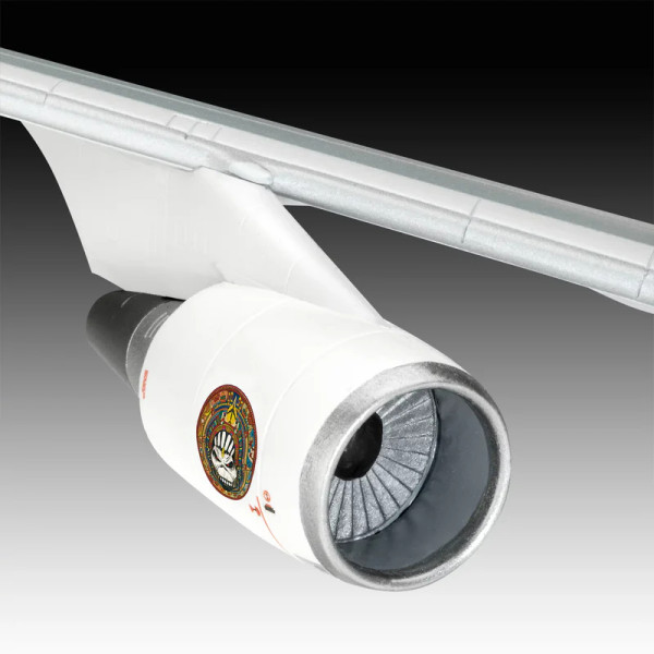 Фото - Набір для моделювання техніки Revell Літак Boeing 747-400 Iron Maiden Ed Force One (RVL-03780)