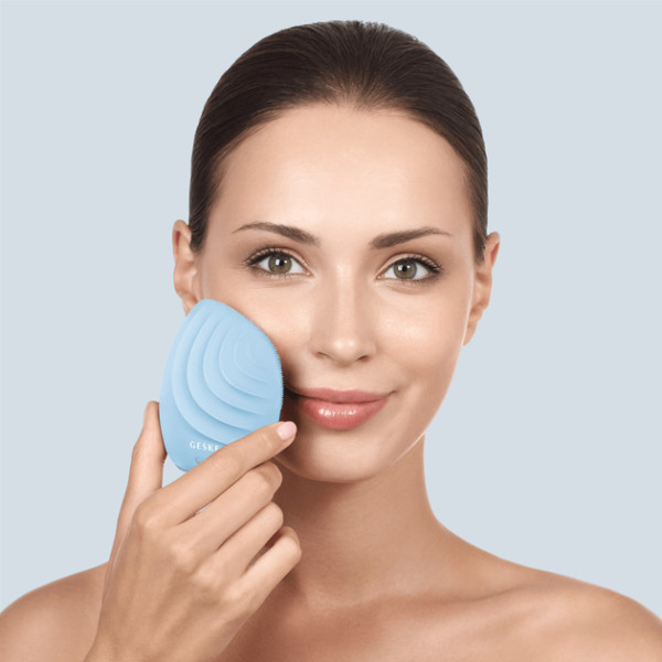 Фото - Щітка для чищення обличчя GESKE Sonic Facial Brush 5 в 1 аквамарин (GK000010AQ01)