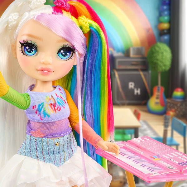 Фото - Ляльковий набір Rainbow High Junior High Rockband - АМАЯ (з аксесуарами) (565772)