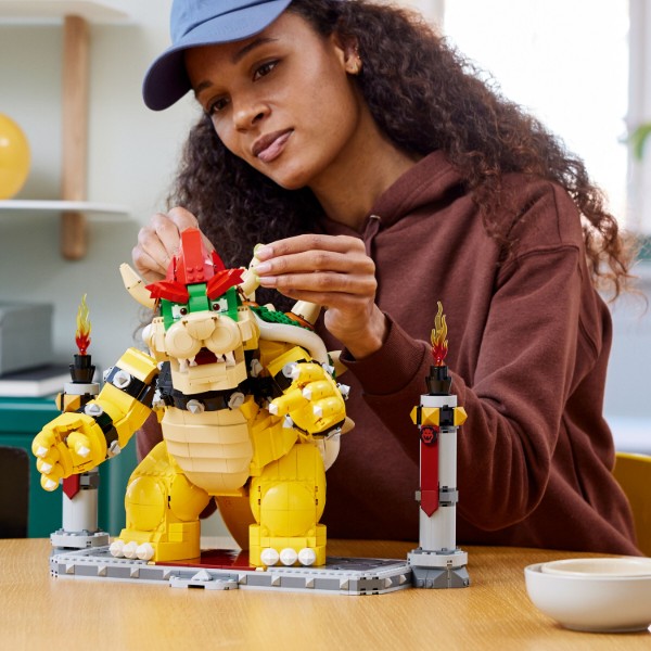 Фото - Конструктор LEGO Super Mario Могущесвтенный Боузер (71411)