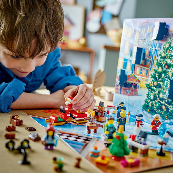 Фото - Конструктор LEGO City Новорічний календар на 2023 рік (60381)