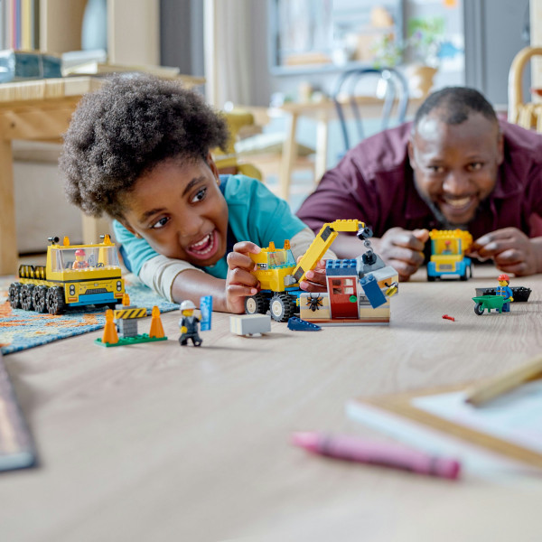 Фото - Конструктор LEGO City Будівельна вантажівка й кулястий кран-таран (60391)