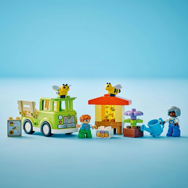 Фото - Конструктор LEGO DUPLO Town Догляд за бджолами й вуликами (10419)