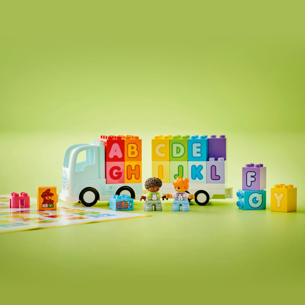 Фото - Конструктор LEGO DUPLO Town Грузовик с алфавитом (10421)