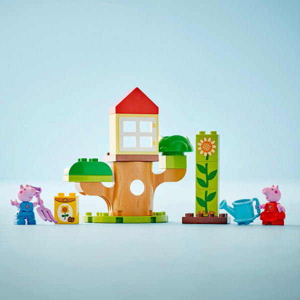 Фото - Конструктор LEGO DUPLO® Сад и домик на дереве Пеппи (10431)