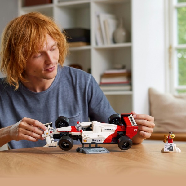 Фото - Конструктор LEGO ICONS McLaren MP4/4 и Айртон Сенна (10330)