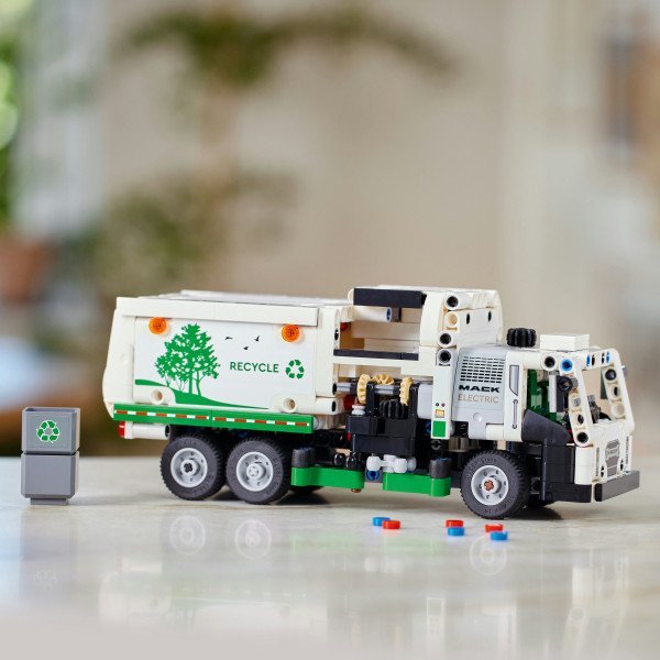 Фото - Конструктор LEGO Technic Сміттєвоз Mack® LR Electric (42167)