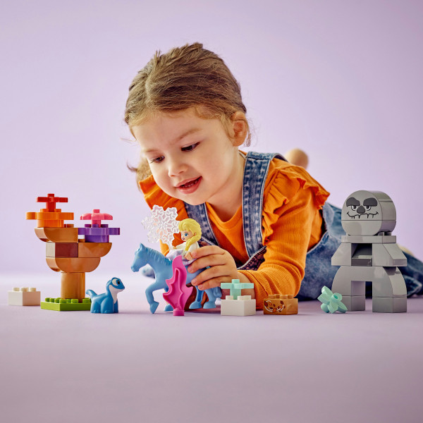 Фото - Конструктор LEGO DUPLO DISNEY TM Ельза й Бруні в Зачарованому лісі (10418)