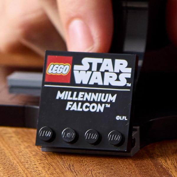 Фото - Конструктор LEGO STAR WARS TM Тисячолітній сокіл (75375)
