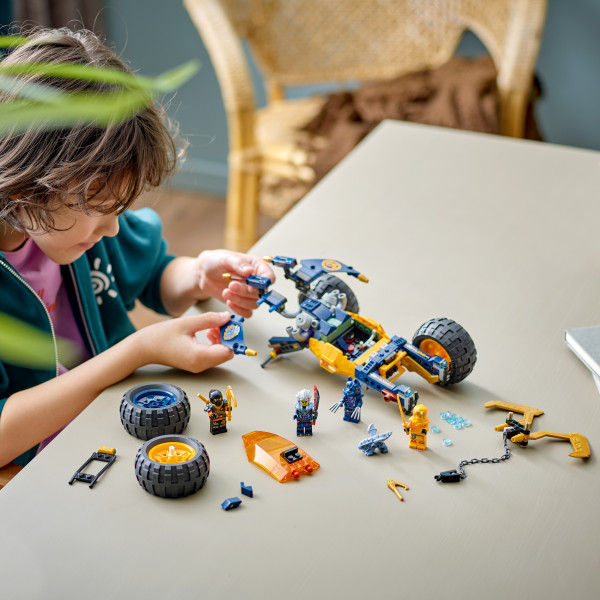 Фото - Конструктор LEGO NINJAGO Багі для бездоріжжя ніндзя Арін (71811)