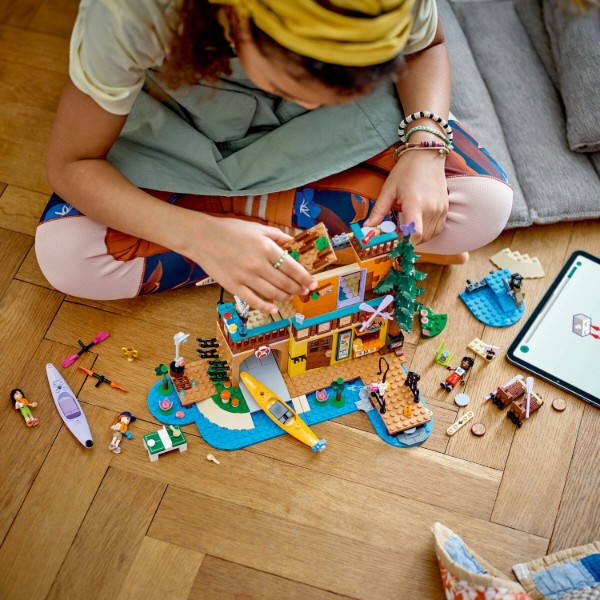 Фото - Конструктор LEGO Friends Водні види спорту в таборі пригод (42626)