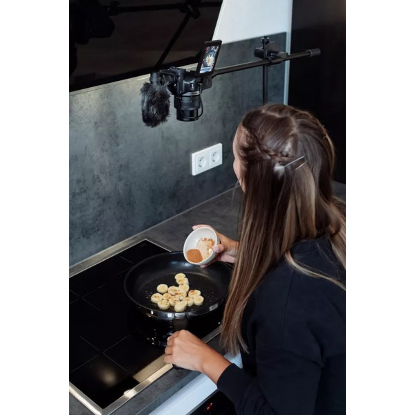 Фото - Фотокамера беззеркальная Canon EOS R50 body Black (5811C029)