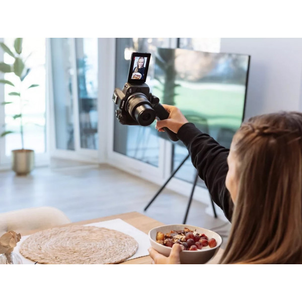 Фото - Фотокамера беззеркальная Canon EOS R50 body Black (5811C029)