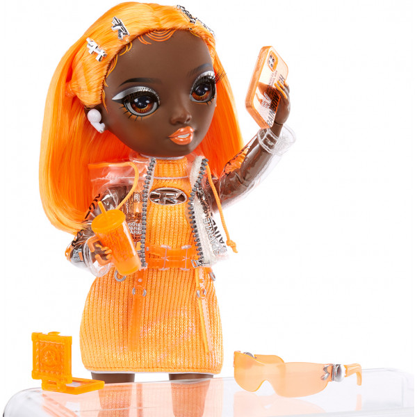 Фото - Коллекционная кукла Rainbow High S23 – Мишель Ст. Чарльз с аксессуарами (731895)