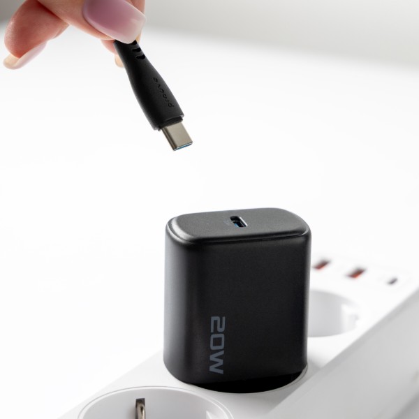 Фото - Мережевий зарядний пристрій Proove Silicone Power 2 20W (Type-C) + Cable Type-C to Lightning (1m) black (WCSP22010001)