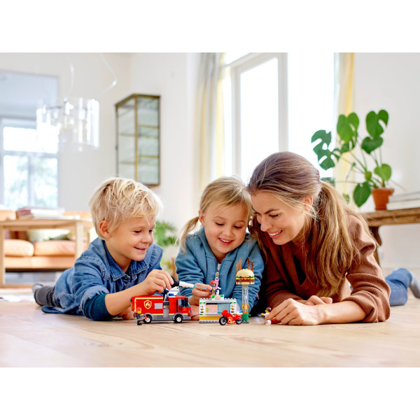 Фото - Конструктор LEGO City Пожар в бургер-кафе (60214)