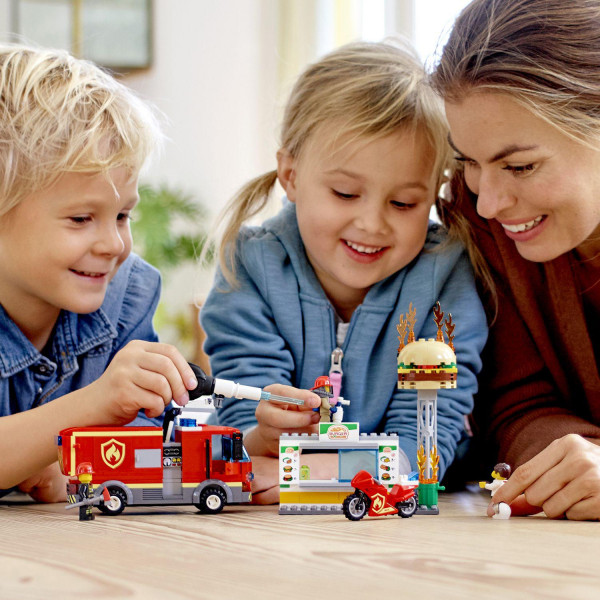Фото - Конструктор LEGO City Пожар в бургер-кафе (60214)