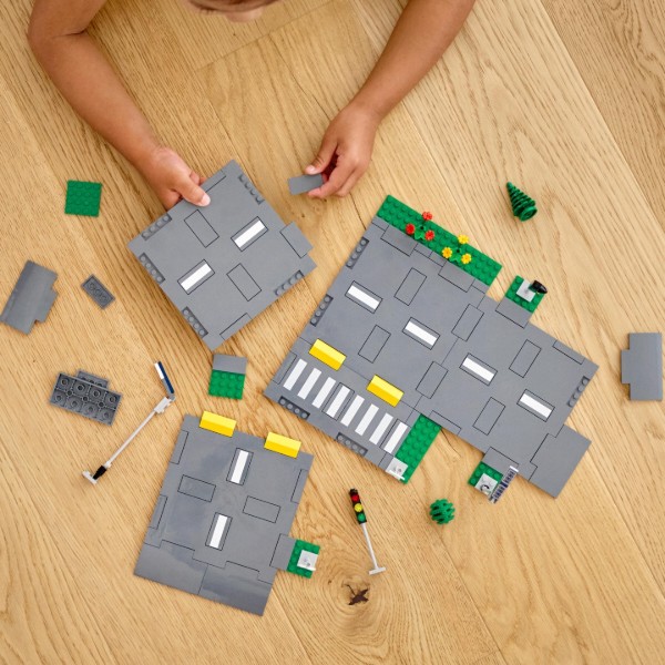 Фото - Конструктор LEGO City Дорожні плити (60304)