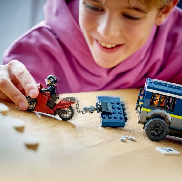 Фото - Конструктор LEGO  City Поліцейський фургон для перевезення в'язнів (60479)