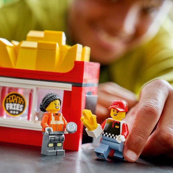 Фото - Конструктор LEGO  City Вантажівка з картоплею фрі (60488)