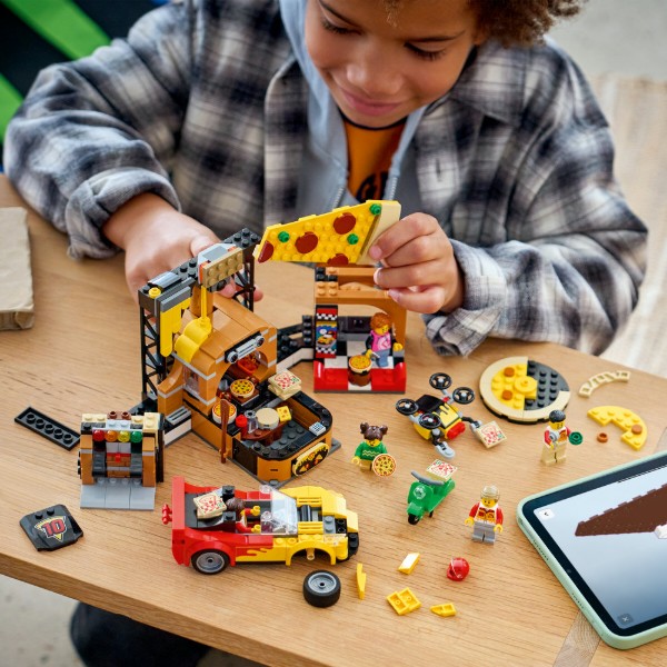 Фото - Конструктор LEGO City Доставка піци з різними транспортними засобами (60496)