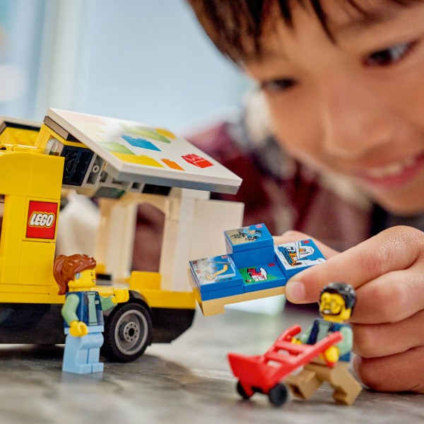 Фото - Конструктор LEGO City Фургон LEGO® (60500)