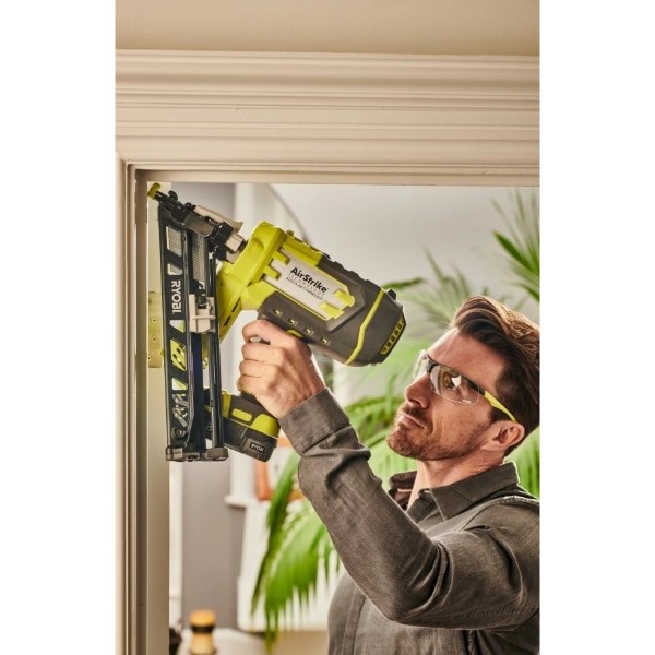Фото - Цвяхозабивач Ryobi ONE+ R15GN18-0 без АКБ та ЗП (5133005297)
